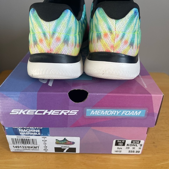 Women’s Shoes
Skechers w/ Memory Foam size 7 - Picture 4 of 4